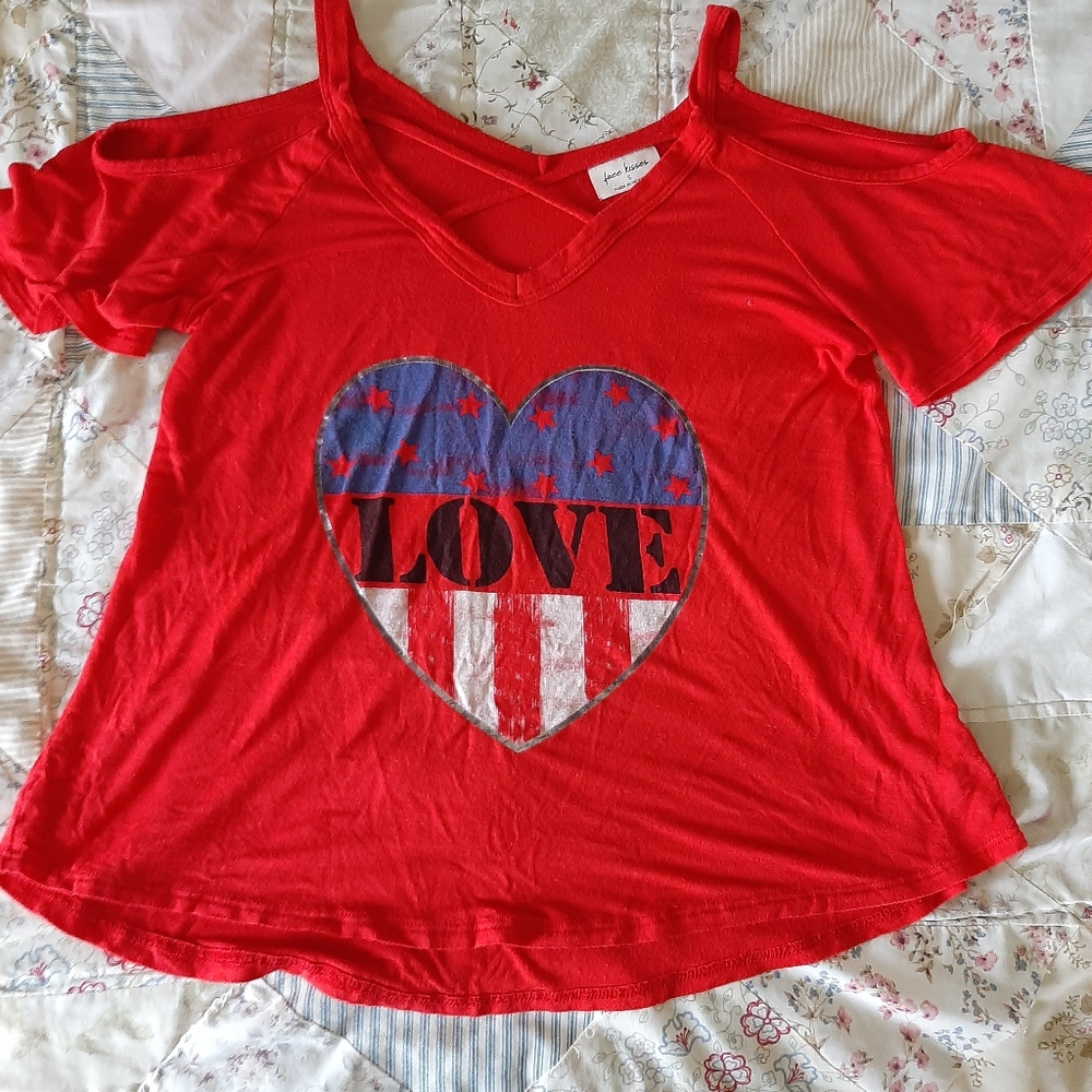 Free kisses cold shoulder top